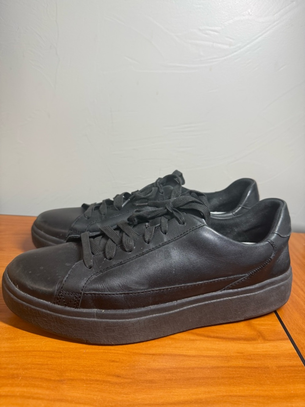 Kizik Vegas Comfort Hands Free Slip on Comfort Sneaker Black Leather Casual 10.5